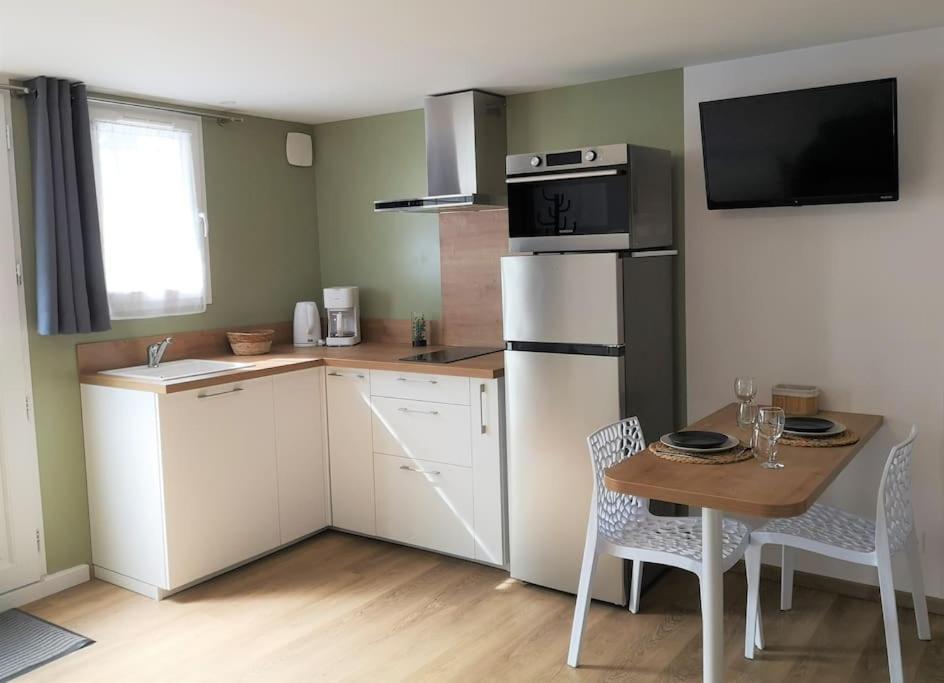 Appartamento T1 Bis Proche Marais Avec Garage A Moto Bourges Esterno foto